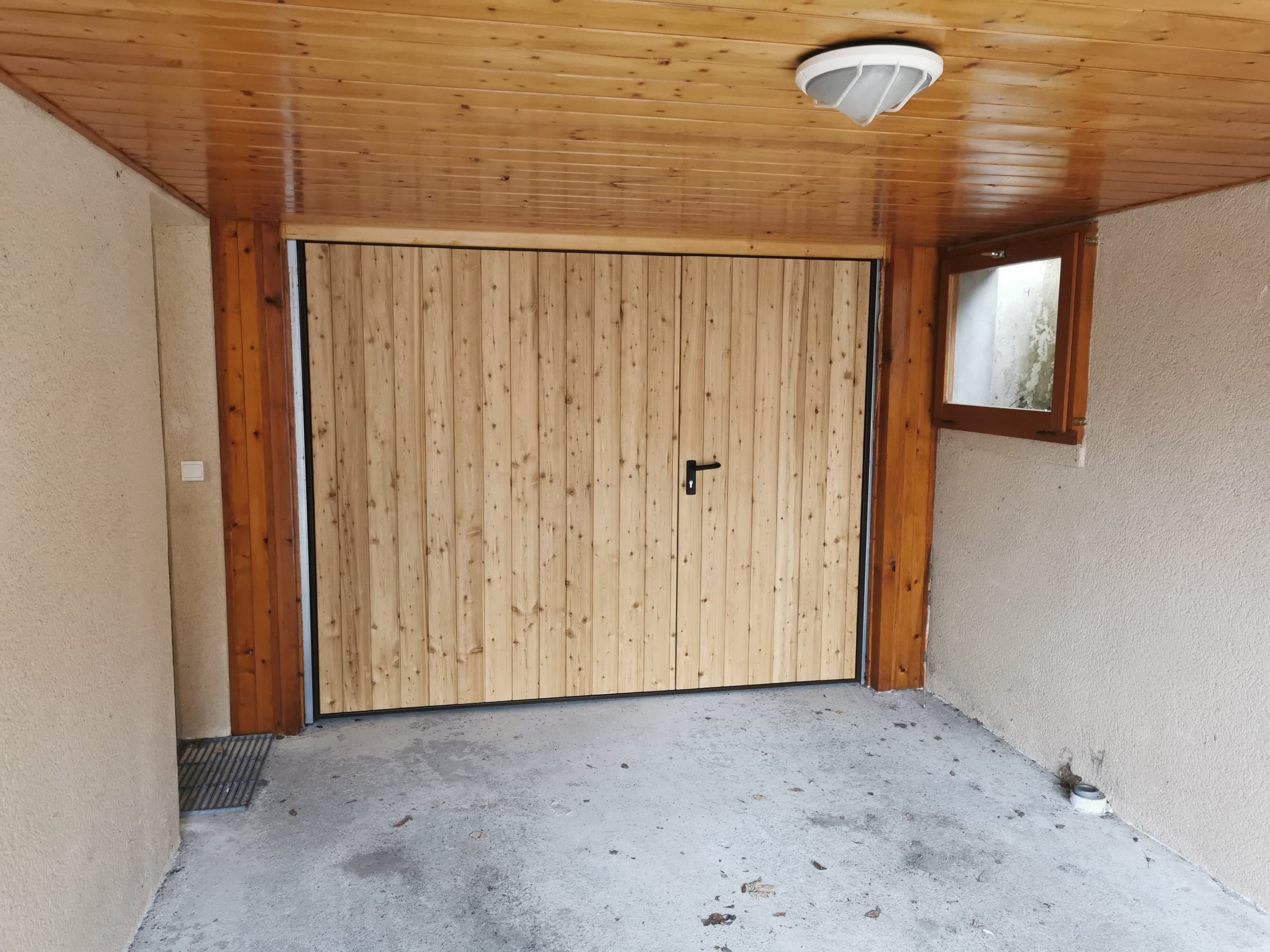 pose de porte de garage en bois