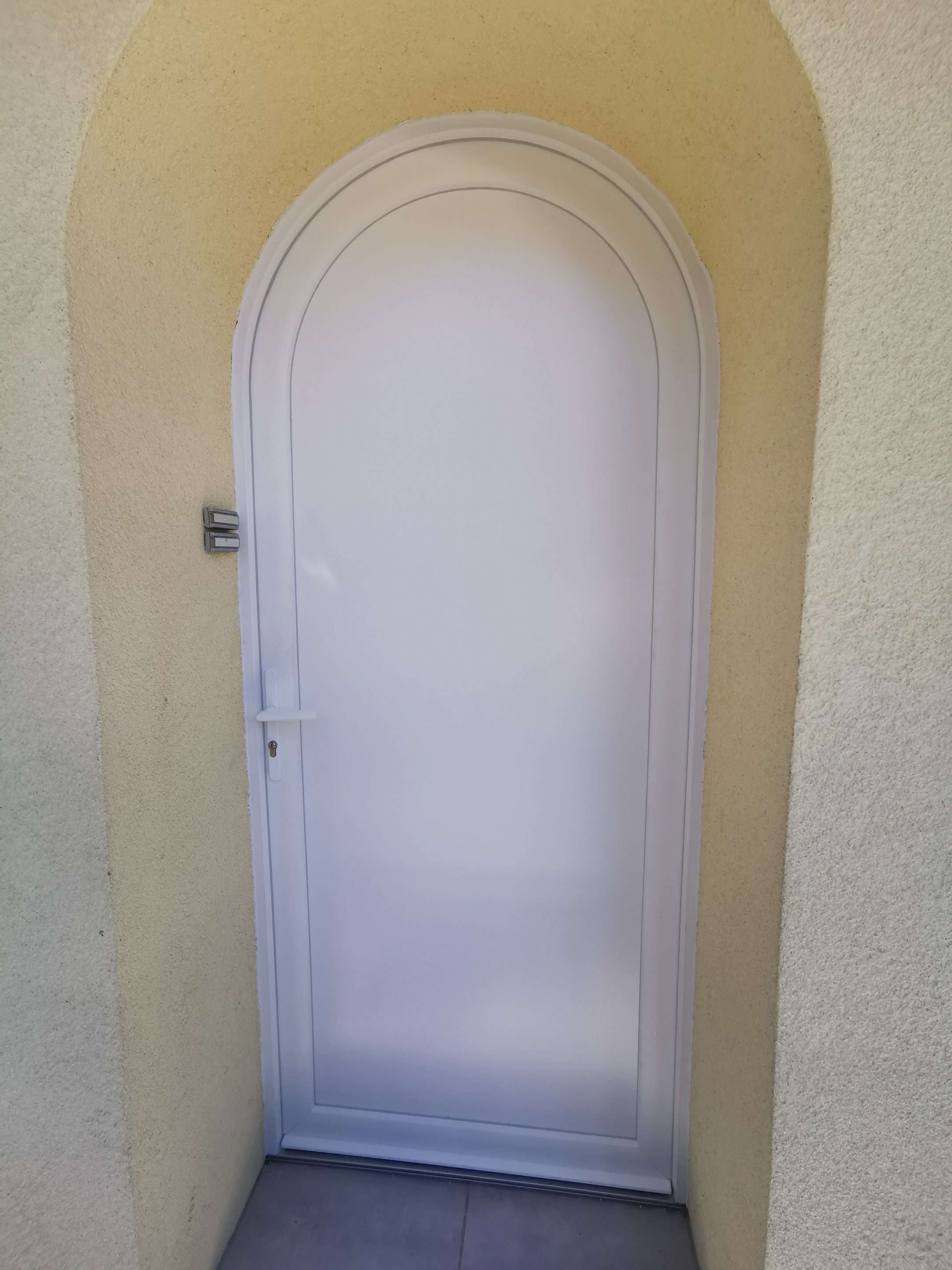 Installation porte sur mesure haute-savoie